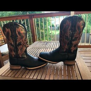 Men’s Ariat “Tombstone” 10 EE  Cowboy Boots